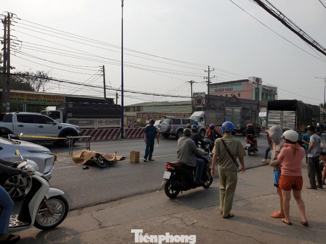 Trên đường đi làm bảo hiểm, hai anh em thương vong dưới bánh xe tải ảnh 1