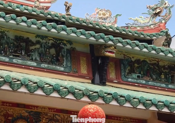 Vì sao khách thường chui qua chân ngựa ở ngôi chùa cổ 150 năm tại Bình Dương? ảnh 9