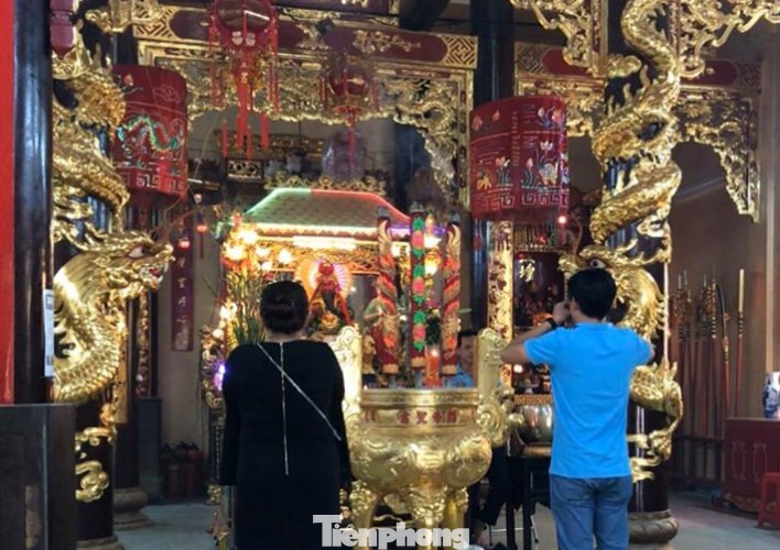 Vì sao khách thường chui qua chân ngựa ở ngôi chùa cổ 150 năm tại Bình Dương? ảnh 5