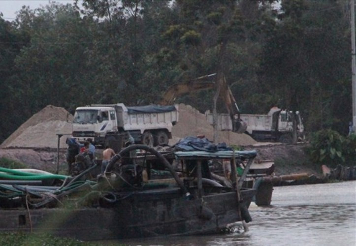 Hàng loạt bến thủy hoạt động trái phép ở Bình Dương bị xử lý ảnh 1