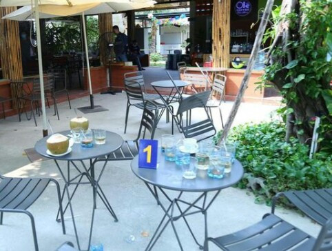 Chia sẻ chống dịch COVID-19: Phát cơm miễn phí, hỗ trợ tiền người bán vé số ảnh 9