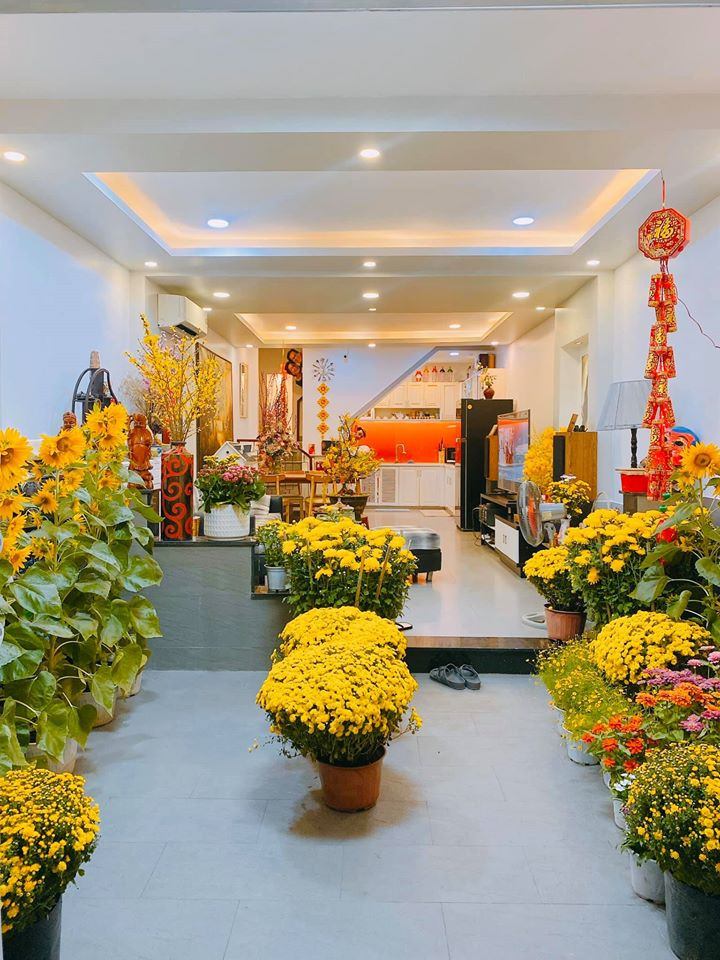 Tiểu Vy và em trai đi xem bắn pháo hoa, Huyền My quây quần bên gia đình đêm 30 ảnh 7