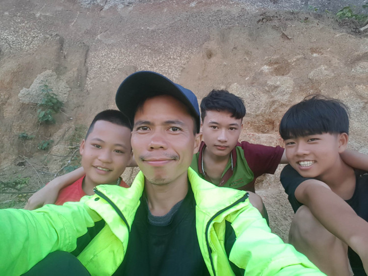 Chàng trai đi bộ 400 km về quê ăn Tết ảnh 2