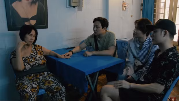 Trấn Thành, Trúc Nhân đến thăm nghệ sĩ Hoàng Lan, “Người Ấy Là Ai” tạo nhiệt trước giờ G ảnh 3