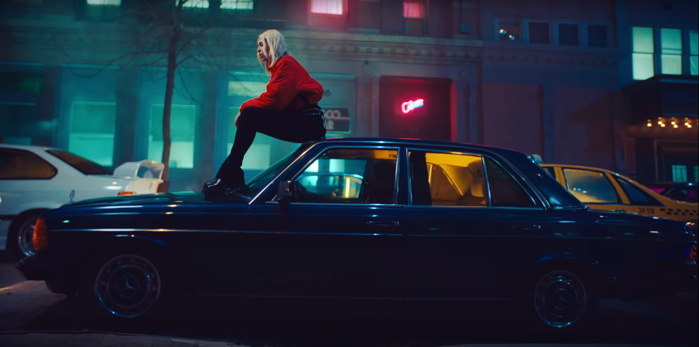 Dua Lipa ra mắt MV “Break My Heart” nhưng nghe cứ như bài hát kêu gọi phòng dịch, ủa? ảnh 3