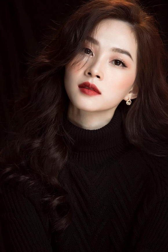 Những “thần tiên tỷ tỷ” của V-Biz: Nhan sắc có thừa, thần thái cuốn hút khó ai sánh kịp ảnh 10