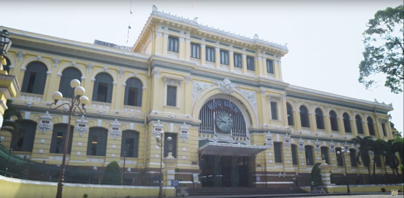 Một góc an tĩnh của Bưu Điện Thành Phố - nơi từng đón tiếp những đoàn khách du lịch khổng lồ mỗi ngày. (Ảnh: Chụp từ clip) Xúc động với lời nhắn “hẹn gặp lại” trong phim ngắn của bạn trẻ yêu Sài Gòn ảnh 2