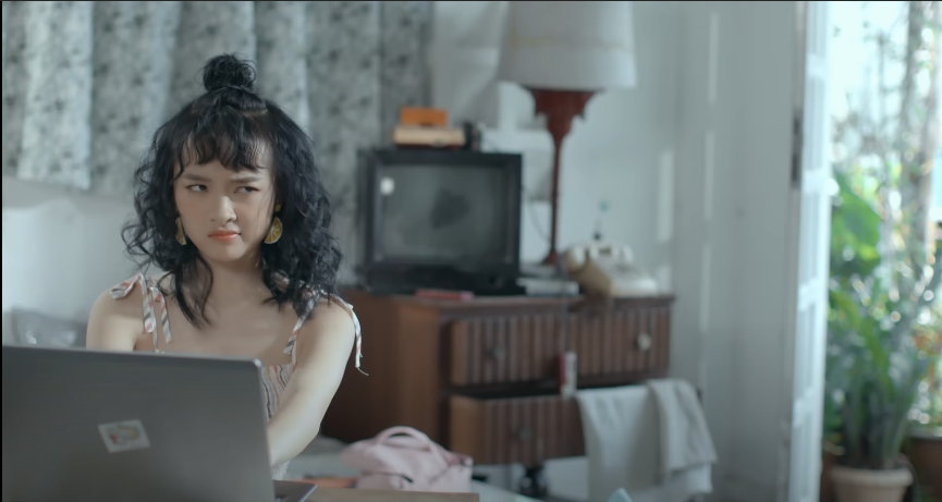 Hotgirl phát ngôn “Lisa không xinh bằng mình” nhận “bão dislike” cho dự án MV mới ảnh 4