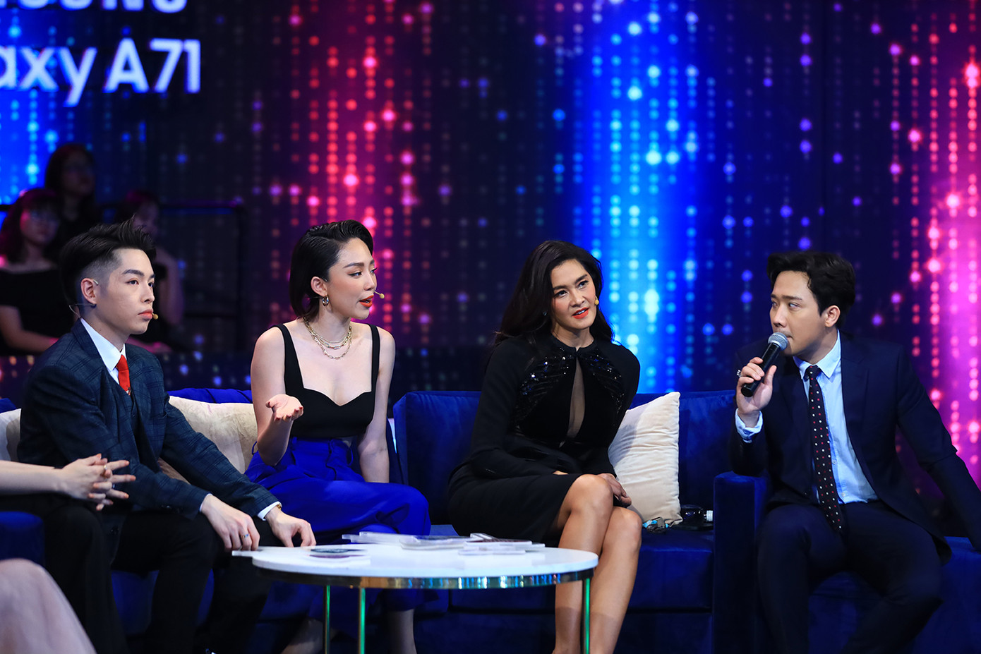 Trấn Thành, Trúc Nhân đến thăm nghệ sĩ Hoàng Lan, “Người Ấy Là Ai” tạo nhiệt trước giờ G ảnh 4