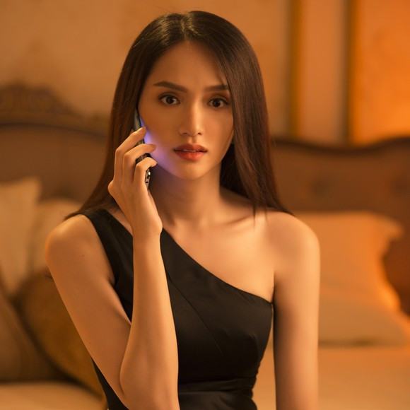 Hương Giang livestream để “mukbang”, fan “lầy lội” chỉ hỏi về 7 hằng đẳng thức đáng nhớ ảnh 5