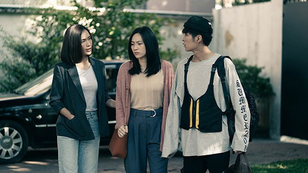 Sau loạt hình “bách hợp” gây bão, Ái Phương và Phương Anh Đào lại “dính nhau như sam” ảnh 1