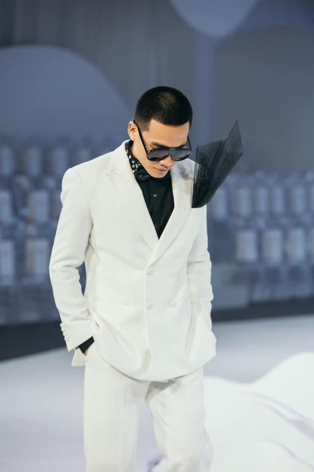 Wowy hóa “chàng thơ” lên “Thiên Đàng” ngồi sofa, leo “sương sương” Top Trending ảnh 4