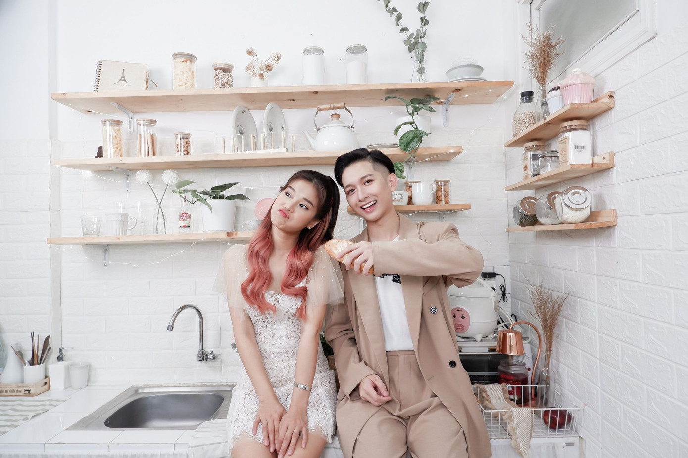 Hara Sara khoe bài mới, Đỗ Hoàng Dương kết hợp Hoàng Yến Chibi “tung chiêu” đối đầu ảnh 5