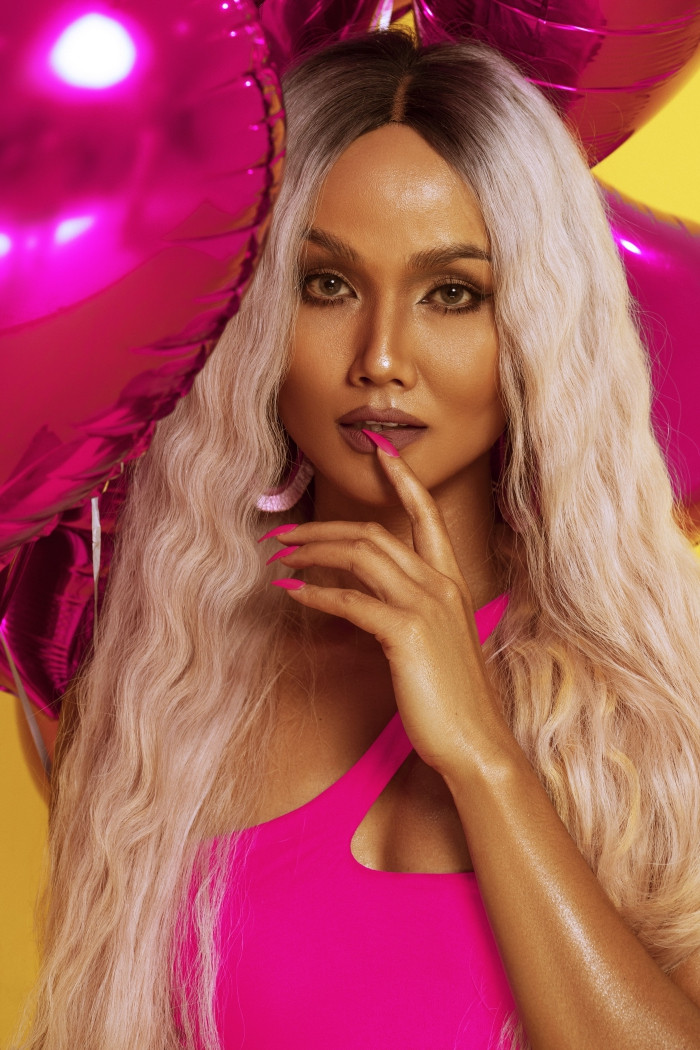 Sao Việt 24H: Chi Pu "tung thính", H’Hen Niê và Hoàng Yến Chibi đọ sắc trong bộ ảnh mới ảnh 1