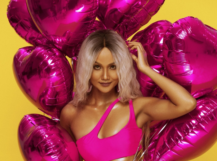 Sao Việt 24H: Chi Pu "tung thính", H’Hen Niê và Hoàng Yến Chibi đọ sắc trong bộ ảnh mới ảnh 2