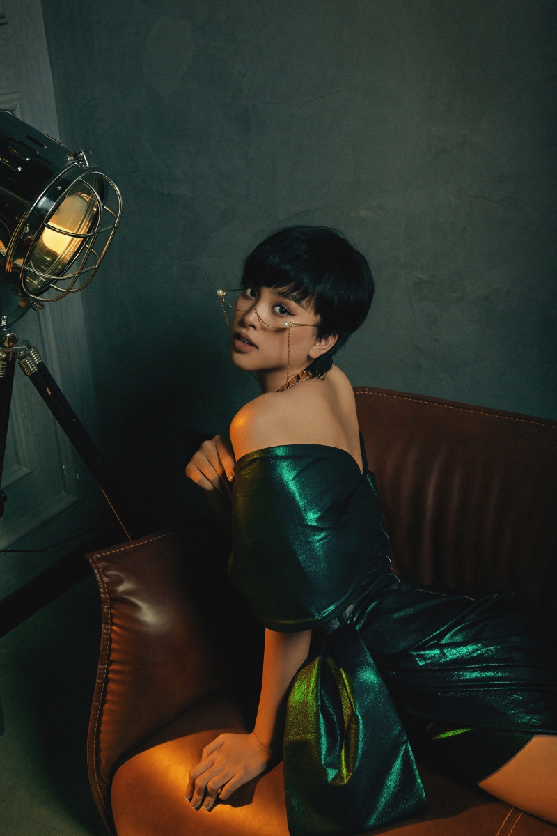 Sao Việt 24H: Vũ Cát Tường, Hoa hậu Tiểu Vy khiến khán giả bất ngờ với tạo hình mới ảnh 4