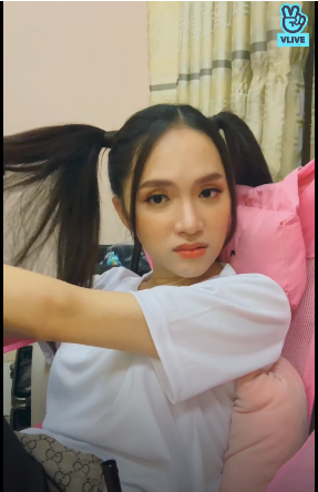 Hương Giang livestream để “mukbang”, fan “lầy lội” chỉ hỏi về 7 hằng đẳng thức đáng nhớ ảnh 3