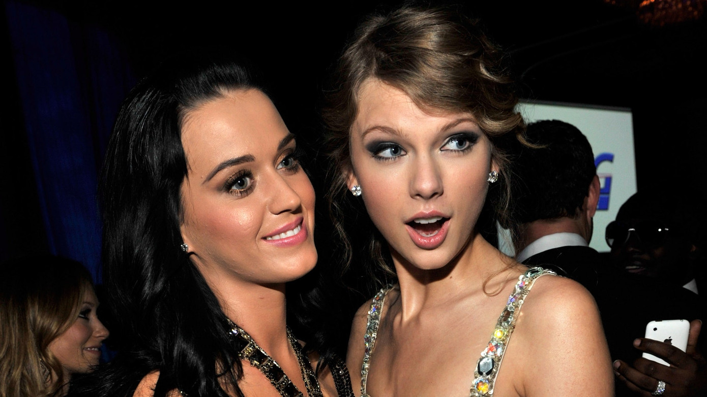 Katy Perry tiễn thẳng bản hit “E.T” kết hợp cùng Kanye West ra “chuồng gà” vì Taylor Swift ảnh 2