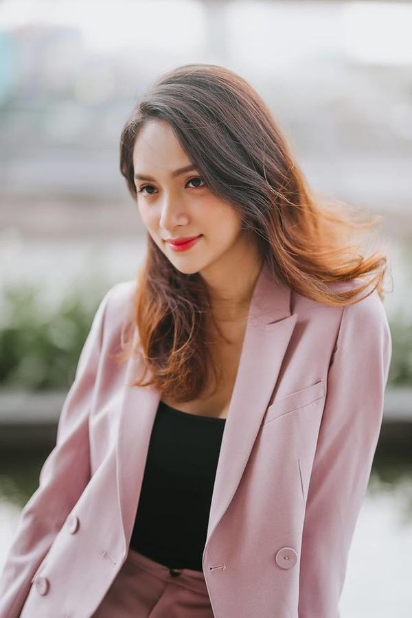 Hương Giang livestream để “mukbang”, fan “lầy lội” chỉ hỏi về 7 hằng đẳng thức đáng nhớ ảnh 6