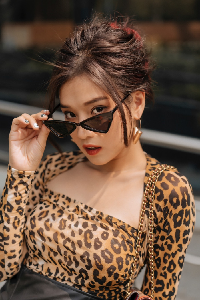 Sao Việt 24H: Chi Pu "tung thính", H’Hen Niê và Hoàng Yến Chibi đọ sắc trong bộ ảnh mới ảnh 3