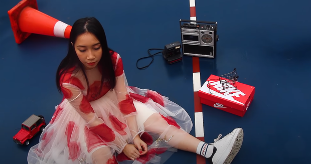 Mải “cày view” cho Sơn Tùng và Binz, đừng quên V-Pop còn có một MV khác cực đáng xem! ảnh 4