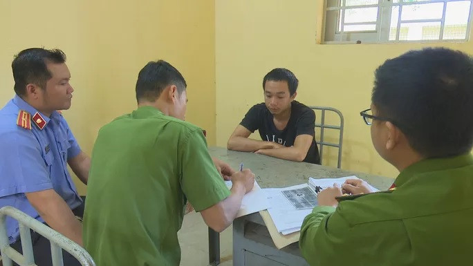 Cha ngủ trong nhà, con gái vẫn bị hiếp dâm ảnh 1