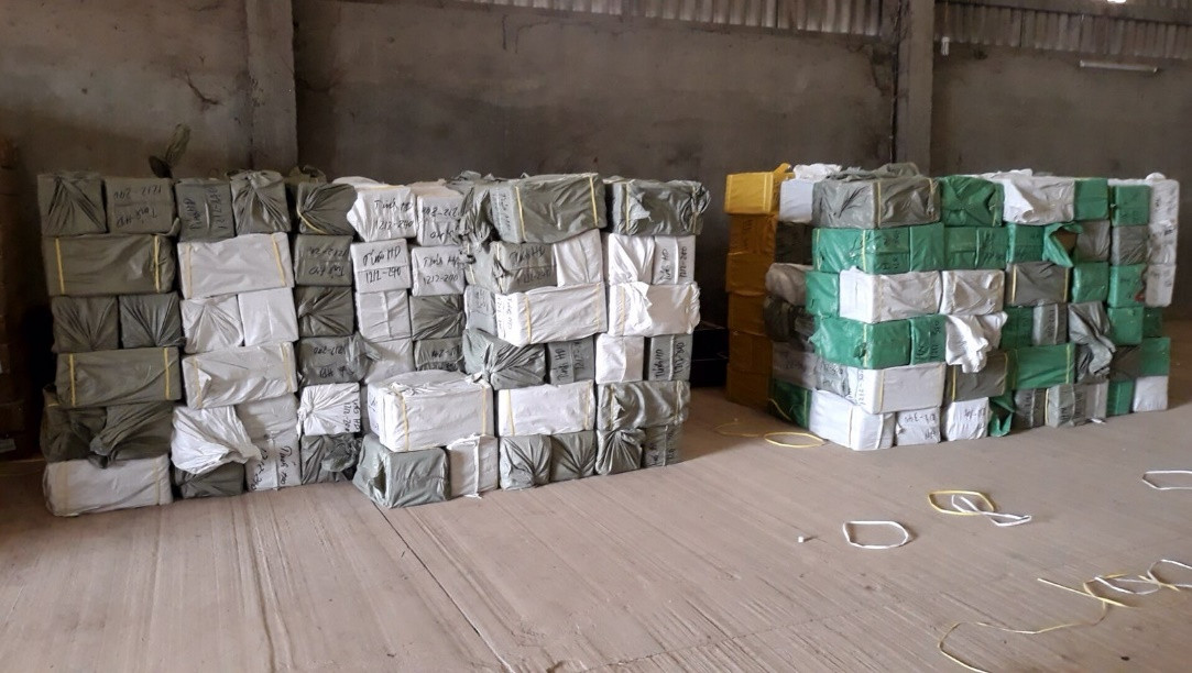 Triệt phá đường dây lớn sản xuất, buôn bán keo Apollo Silicone giả ảnh 1