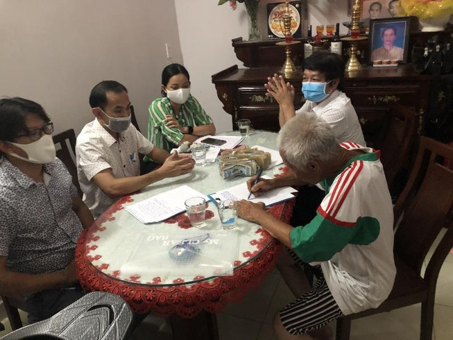 Cụ ông ăn xin có 12 chứng minh thư và hơn 50 triệu đồng trong người: Do sở thích... ảnh 1