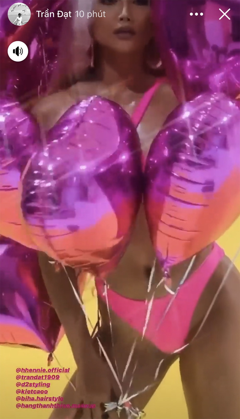 H'Hen Niê hé lộ tạo hình mới đầy nóng bỏng với bikini và tóc bạch kim ảnh 3