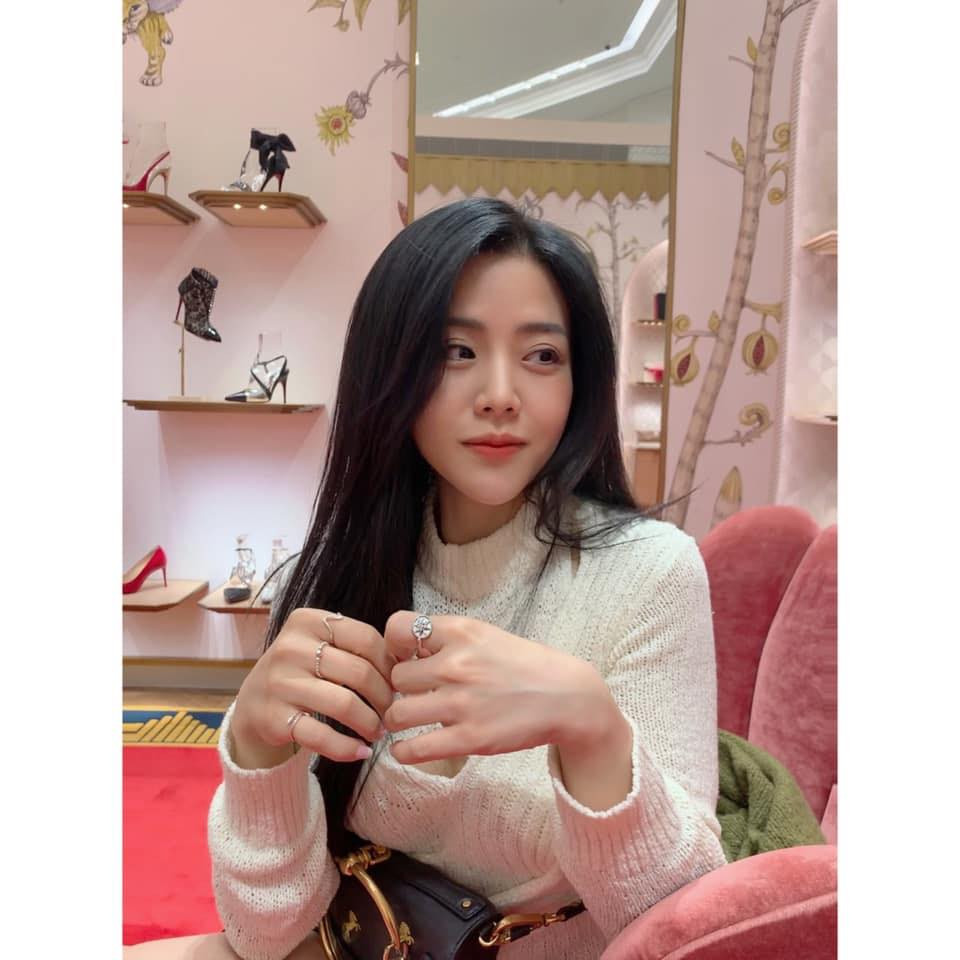 Nhan sắc ‘gây mê’ của em gái Ông Cao Thắng ảnh 6