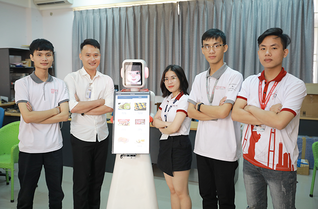 Nhóm Nghiên cứu AI của ĐH Duy Tân Chế tạo Robot Phục vụ ảnh 2