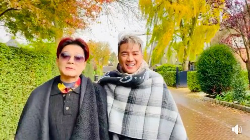 Showbiz 10/11: Đông Nhi, Ông Cao Thắng xuất hiện sau lễ cưới bạc tỷ ảnh 2