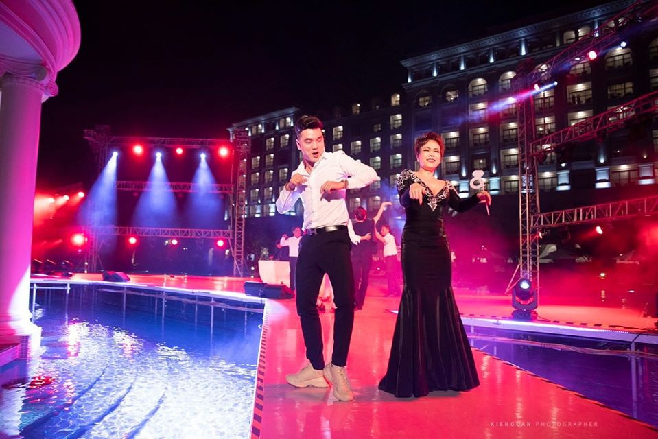 Bị chê mặc ‘lố’ ở đám cưới Đông Nhi, danh hài Việt Hương nói gì? ảnh 6