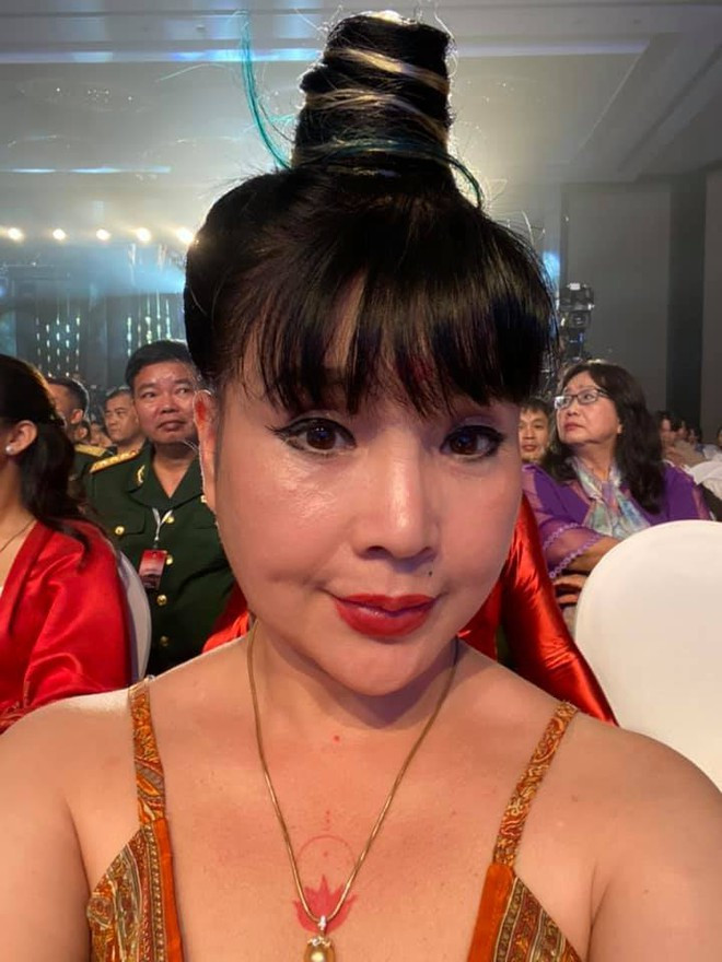 Showbiz 29/11: Trương Quỳnh Anh đăng ảnh nắm tay trai lạ sau ly hôn ảnh 1