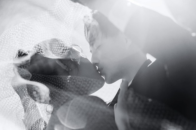 Showbiz 6/11: Sao nam 69 tuổi bị chỉ trích vì hẹn hò gái trẻ ảnh 4