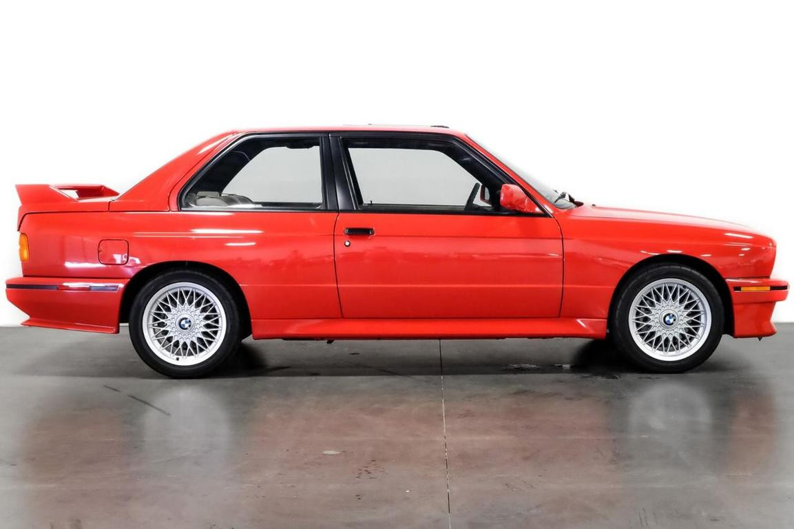 BMW M3 E30 của Paul Walker sang tay với giá 150.000 USD ảnh 1