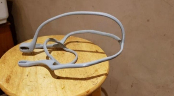 Chú chó được chủ làm cho chiếc “mũ bảo hiểm” kỳ lạ, nhưng ai cũng xúc động khi biết lý do ảnh 2