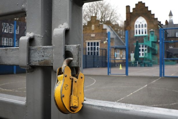 Phong tỏa 3.0: Nước Anh dùng “biện pháp mạnh” chống COVID-19, đóng cửa toàn bộ trường học ảnh 2