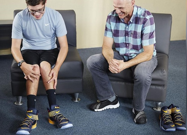 Câu chuyện kỳ diệu đằng sau đôi giày “không cần chạm tay” đầu tiên của hãng Nike ảnh 2