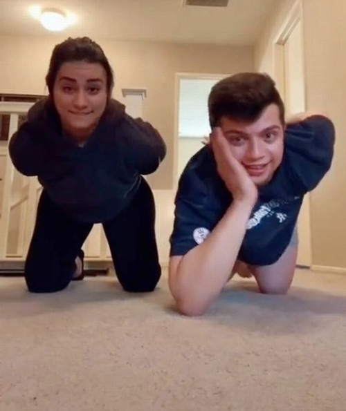 Thử thách thăng bằng trên TikTok: Con gái làm ngon ơ nhưng con trai bó tay chịu thua, bạn thì sao? ảnh 1