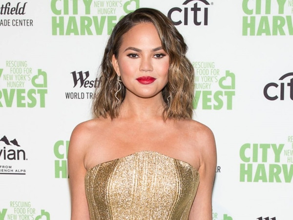 Tài khoản Twitter của Tổng thống Mỹ chỉ theo dõi 13 người mà có 1 ngôi sao, đó là ai vậy? ảnh 3