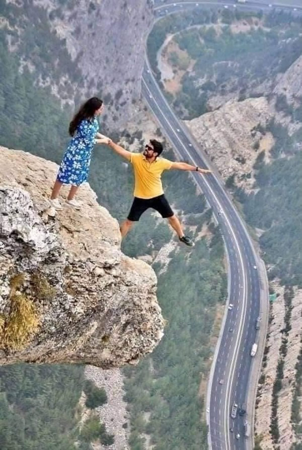 Nhìn thấy ghê quá... Ảnh: Twitter. Bức ảnh “cảm giác mạnh” thật 100% khiến cư dân mạng hoảng hốt, nhưng sự thật đằng sau đó là gì? ảnh 1