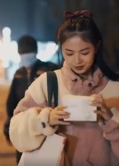 Đoạn quảng cáo bông tẩy trang này có nội dung gì mà bị cư dân mạng chỉ trích đòi tẩy chay? ảnh 2