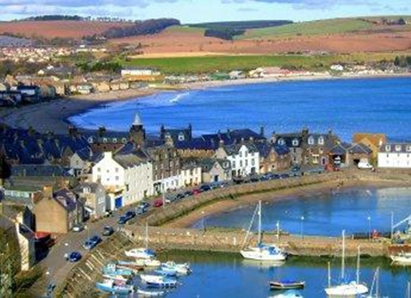 Nhiều người kinh ngạc khi nhìn thấy con tàu trôi lơ lửng ở lưng chừng trời, sự thật là gì? ảnh 2