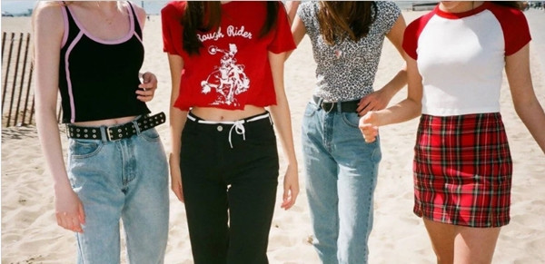 Phản đối trào lưu thời trang kỳ quặc, Uniqlo ở Trung Quốc cấm người lớn mặc thử đồ trẻ em ảnh 2