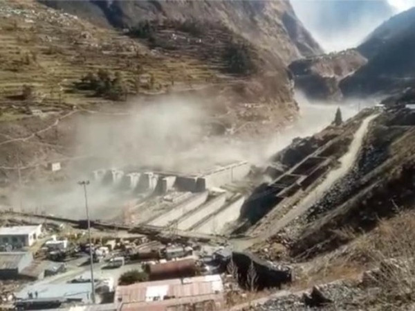 Vỡ sông băng khiến nhiều người mất tích ở Ấn Độ: Những hình ảnh kinh hoàng và những lý do có thể ảnh 4