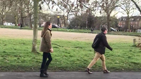 Công nương Kate bất ngờ xuất hiện một mình, nhưng vì sao không ai hỏi cô về chuyện Meghan? ảnh 5