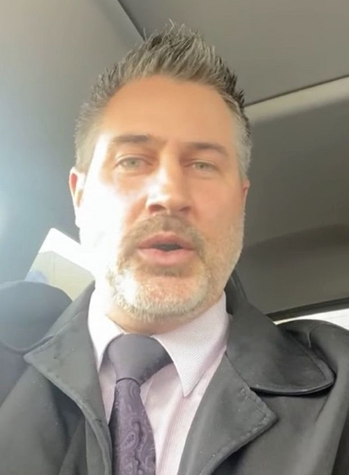 Chỉ vì mặc váy có viền ren đi học, nữ sinh lớp 12 bị mời về nhà còn cả lớp có phản ứng bất ngờ ảnh 3