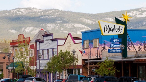 Yukon là vùng lãnh thổ có ít dân cư. Ảnh: Alamy. Để chen hàng tiêm vắc xin, cặp đôi tỷ phú đi phi cơ về vùng xa, giả làm người lao động ảnh 2