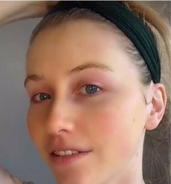 Tự làm kem trộn theo công thức trên mạng, mặt cô gái chuyển màu vàng như Pikachu ảnh 3